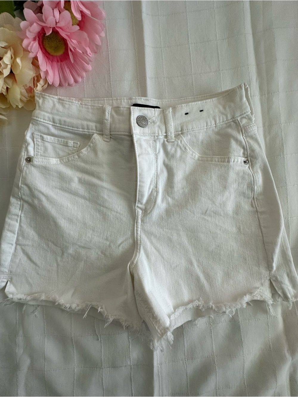 EXPRESS Women’s White Frayed Hem High Rise Denim Shorts